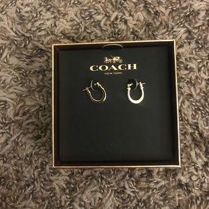 Coach gold earring with jewel detail
